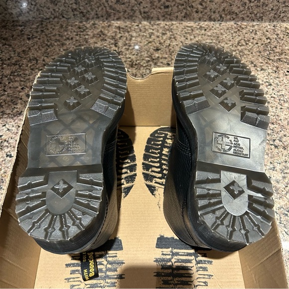 Dr. Martens Devon Heart Leather Platform Boots.  NIB. - Picture 5 of 7